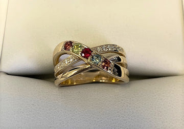 H1186 - 14 Karat Yellow Gold Custom Family Ring
