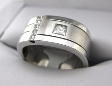 F3243 - 14 Karat White Gold Men's Ring