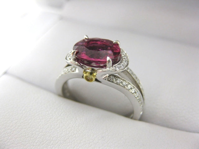 H1007 - 18 Karat White Gold Simon G. Gemstone Ring