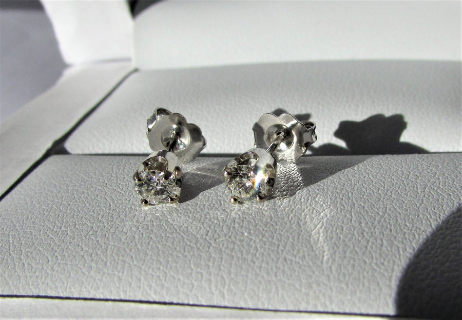J9009 - 14 Karat White Gold Diamond Stud Earrings