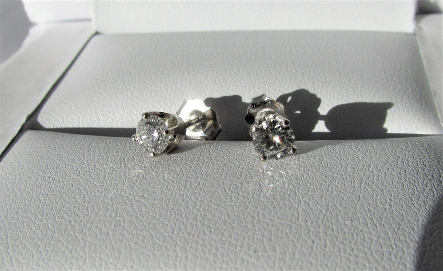 J6522 - 14 Karat White Gold Diamond Stud Earrings