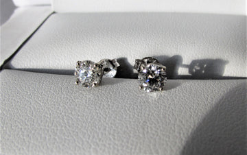 TSJ0291 - 14 Karat White Gold Diamond Stud Earrings