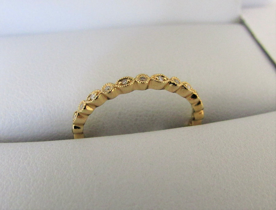 B1687 - 14 Karat Yellow Gold Band