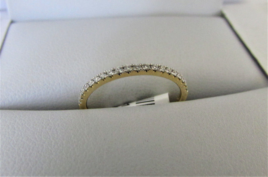 B1712 - 14 Karat Yellow Gold Band