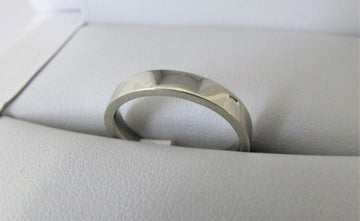 TSF410 - 14 Karat White Gold Band