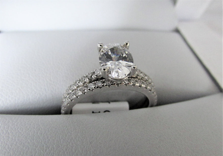 APA4243 - 14 Karat White Gold Wedding Set