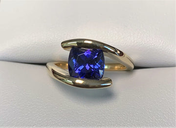 H10013 - 14 Karat Yellow Gold Custom Tanzanite Ring