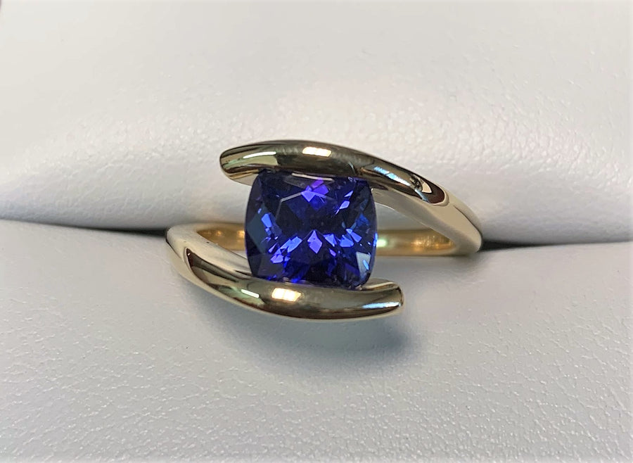 H10013 - 14 Karat Yellow Gold Custom Tanzanite Ring