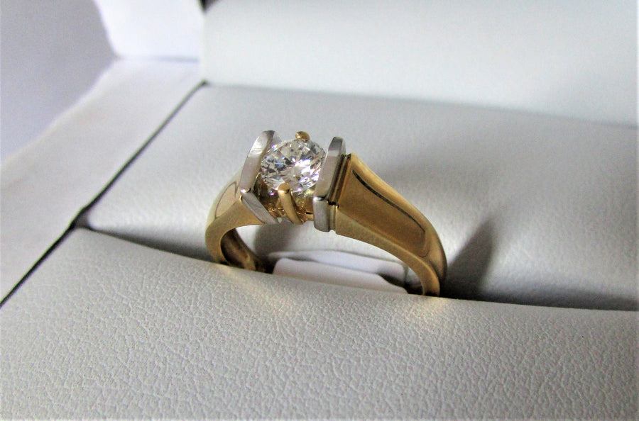 A1342 - 18 Karat Yellow Gold Engagement Ring