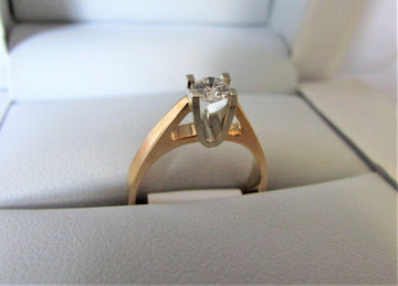 A1347 - 14 Karat Yellow Gold Engagement Ring