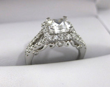 A2012 - 18 Karat White Gold Verragio Ring