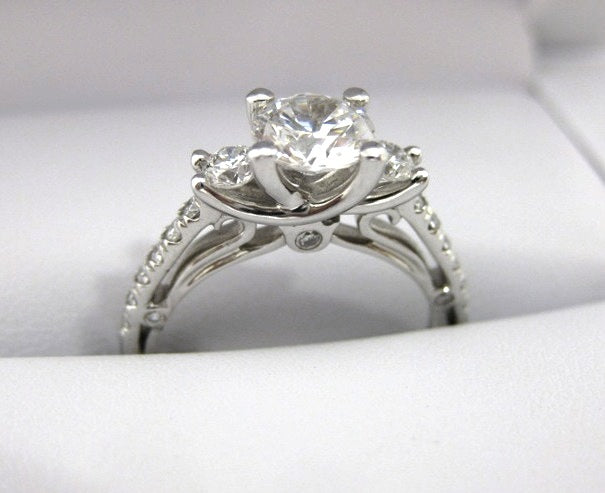 A2175 - 18 Karat White Gold Verragio Ring