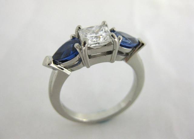 A2419 - White Gold Ring With Diamond and Sapphires