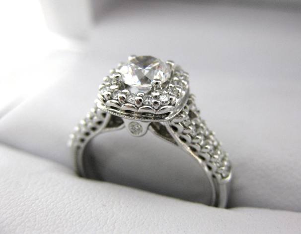 A2509 - 14 Karat White Gold Verragio Ring