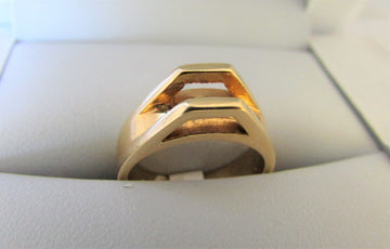 APA4237 - 14 Karat Yellow Gold Engagement Ring Mounting