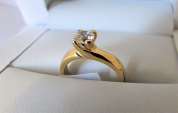 APA4269 - 14 Karat Yellow Gold Engagement Ring