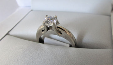 APA5251 - 18 Karat White Gold Engagement Ring