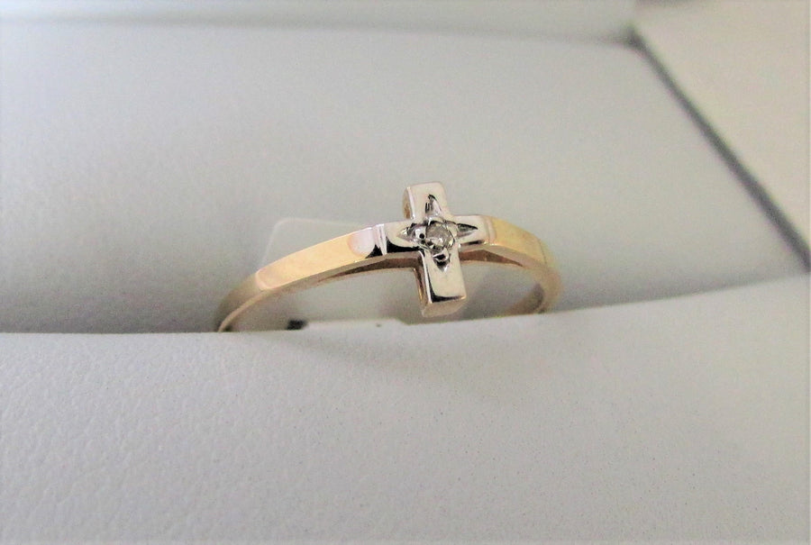 APC4686 - 10 Karat White and Yellow Gold Ring