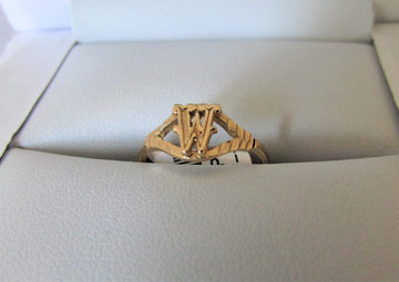 APC4688 - 10 Karat Yellow Gold Ring
