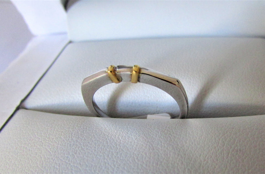 B1016 - 18 Karat Yellow and White Gold Band