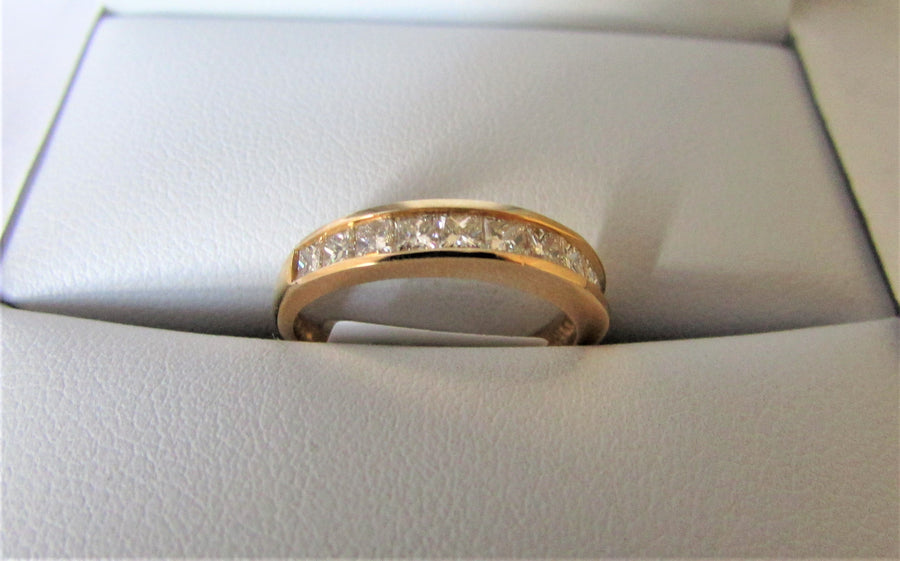 B1026 - 14 Karat Yellow Gold Band