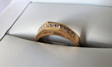 B1029 - 14 Karat Yellow Gold Band