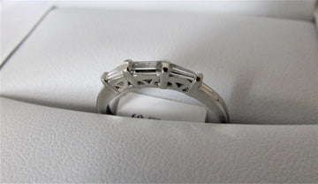 B1090 - 18 Karat White Gold Band