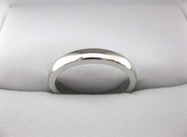 B1531 - 14 Karat White Gold Precision Set Band