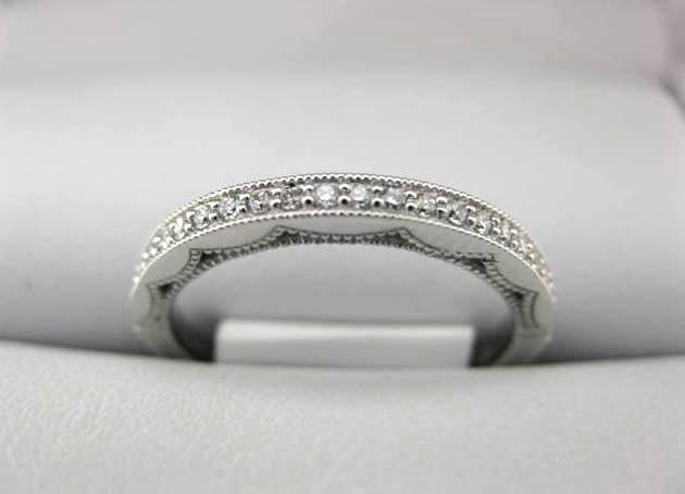 B1582 - White Gold La Vie Women's Wedding Band