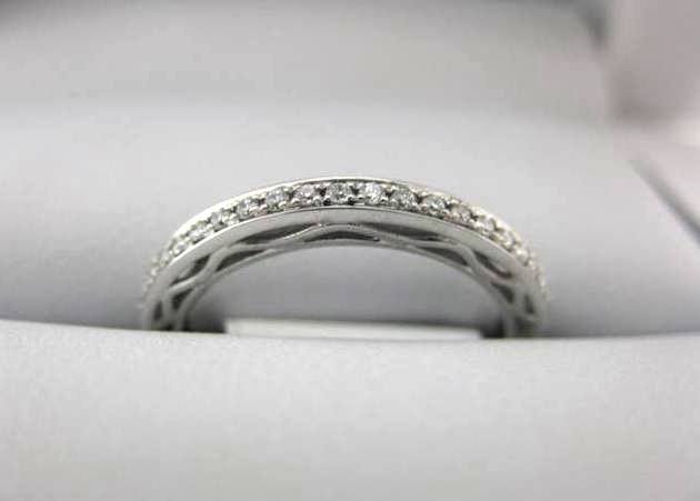 B1585 - White Gold La Vie Women's Wedding Band