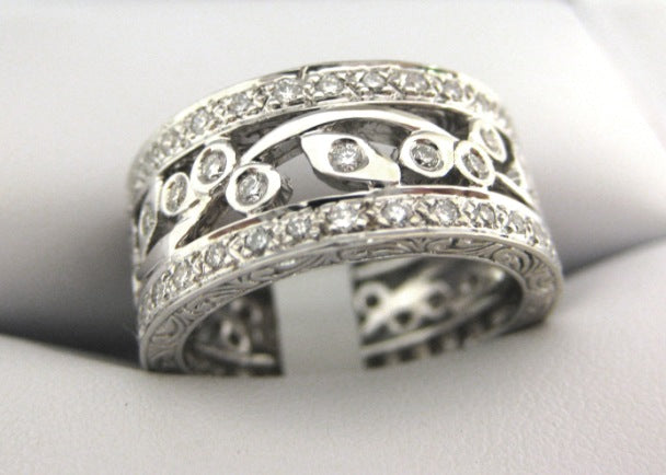 C1694 - 14 Karat White Gold Ring