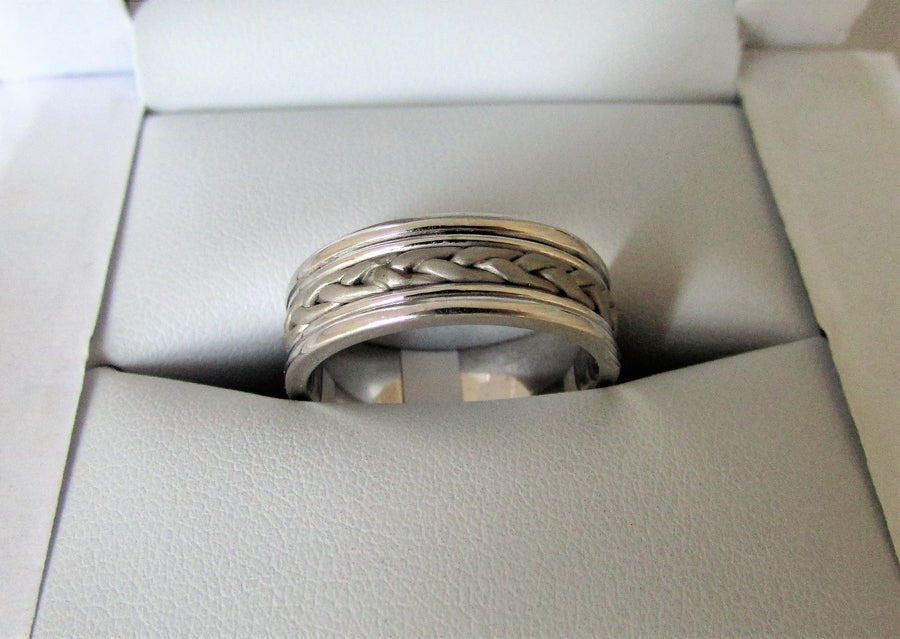 F2618 - 14 Karat White Gold Band