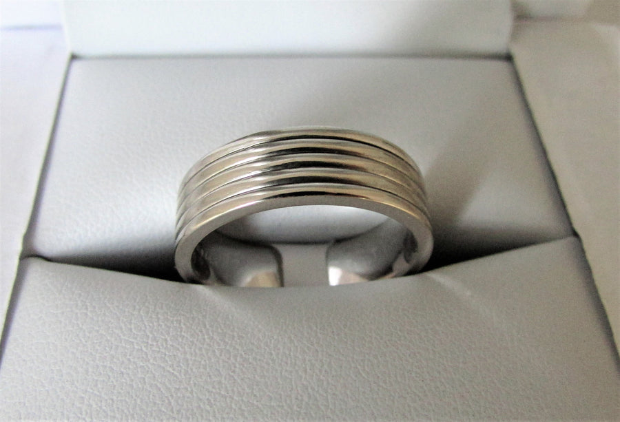 F2620 - 14 Karat White Gold Band