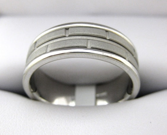 F2684 - 14 Karat White Gold Men's Wedding Band