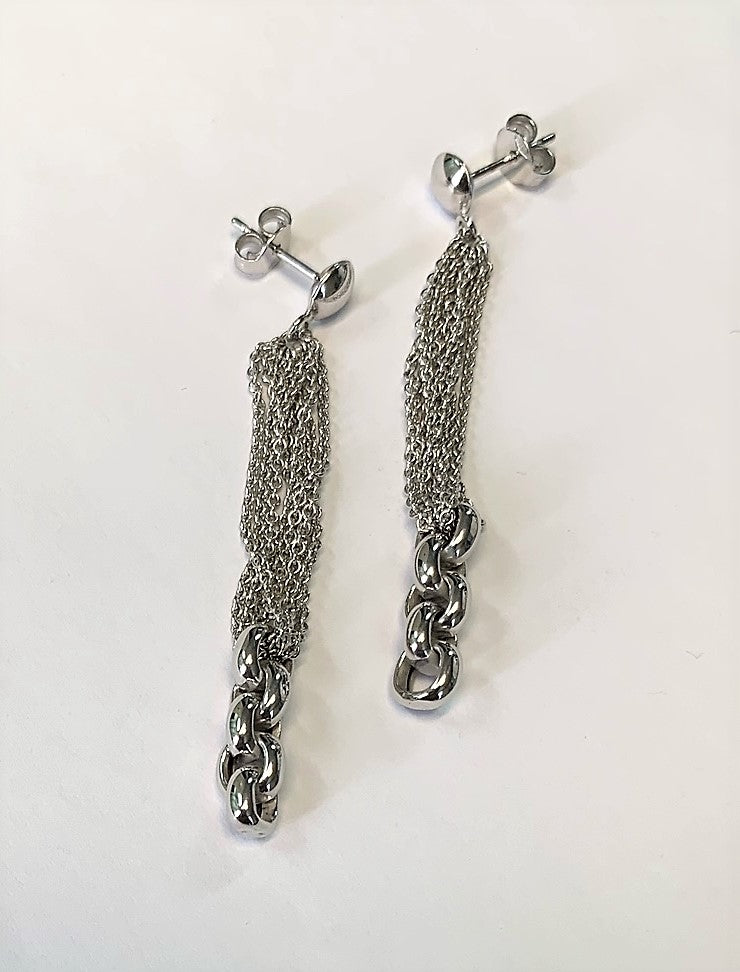 J6860 - 18 Karat White Gold Drop Earrings