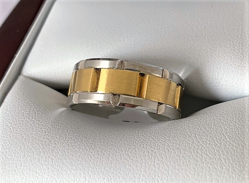 APF4890 - 18 Karat White and Yellow Gold Men's Carlex Band