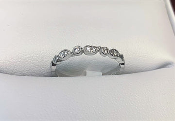 B1683 - 14 Karat White Gold Band