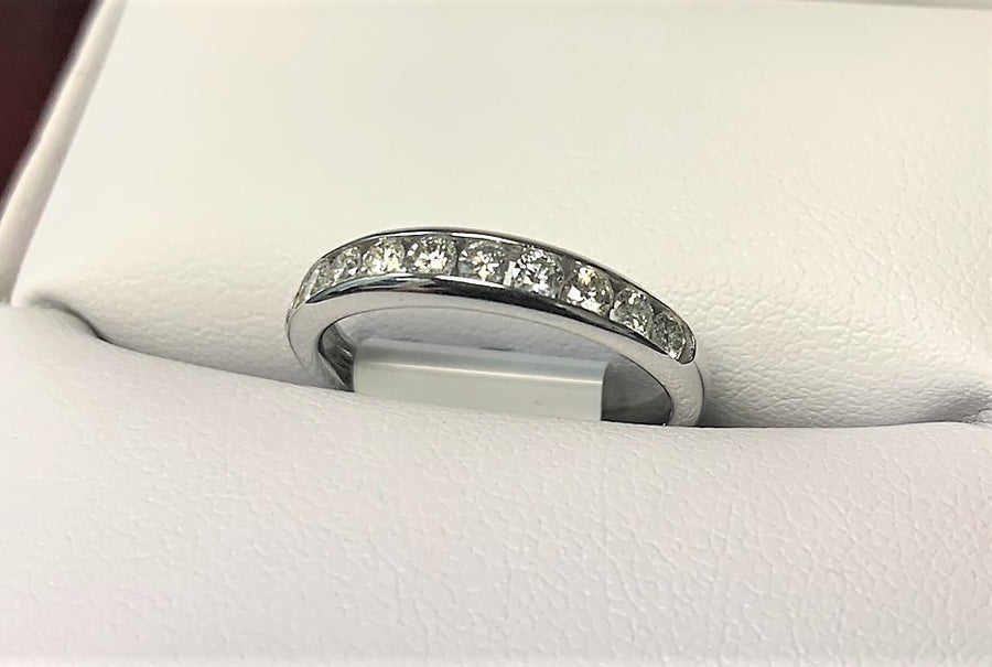 F3591 - 14 Karat White Gold Band