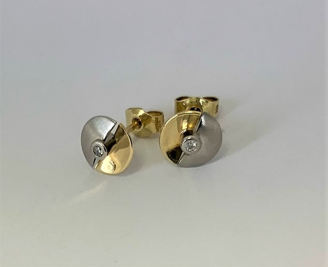 J6218 - 18 Karat Yellow Gold and Platinum Stud Earrings
