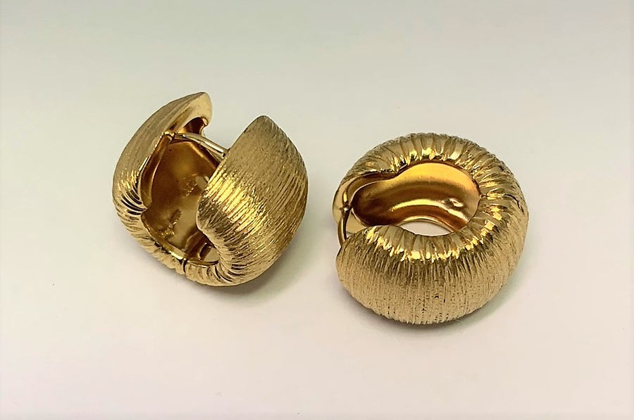 J4843 - 14 Karat Yellow Gold Hoop Earrings