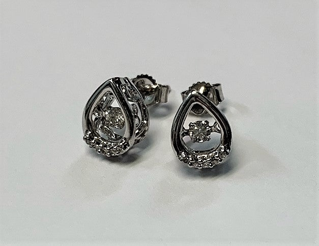 J9086 - 10 Karat White Gold Earrings