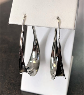 J9147 - 14 Karat White Gold Ross Haynes Earrings