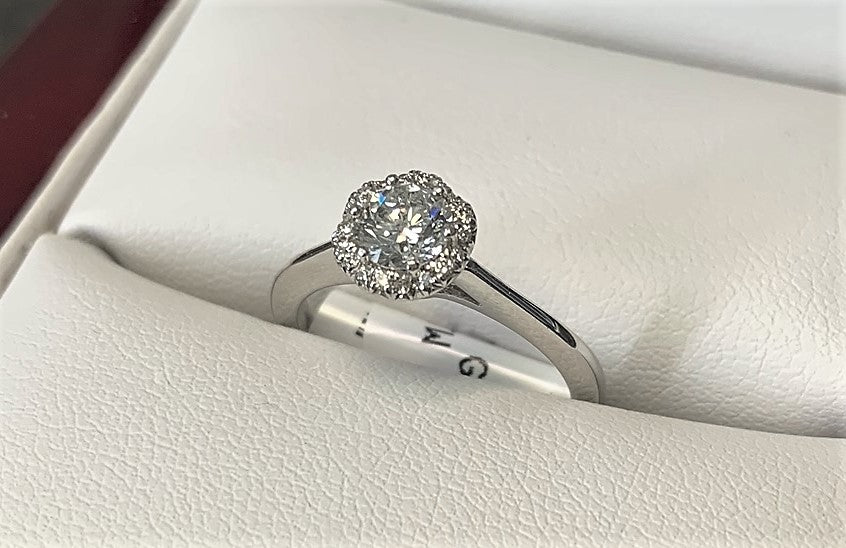 APA4667 - 18 Karat White Gold Engagement Ring