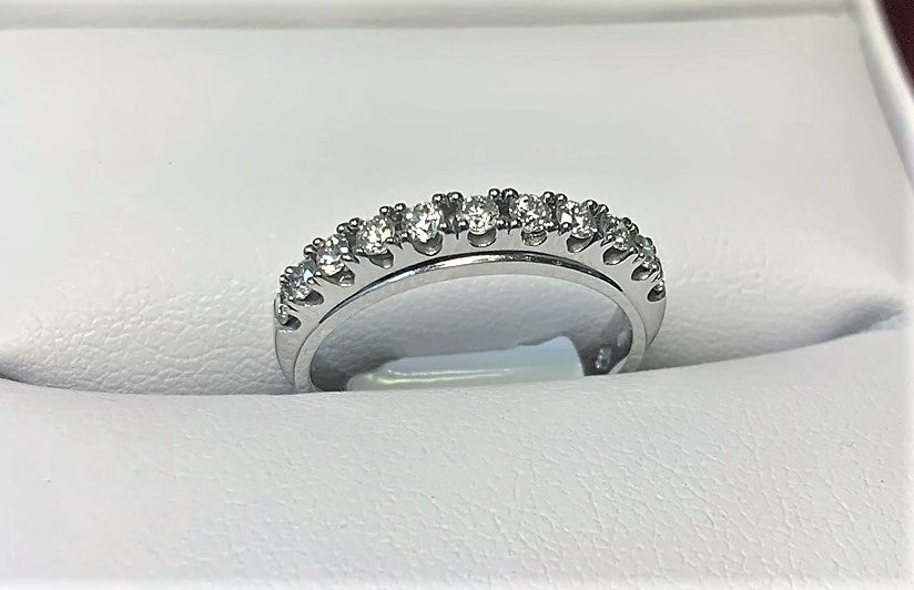 B1491 - 14 Karat White Gold Band