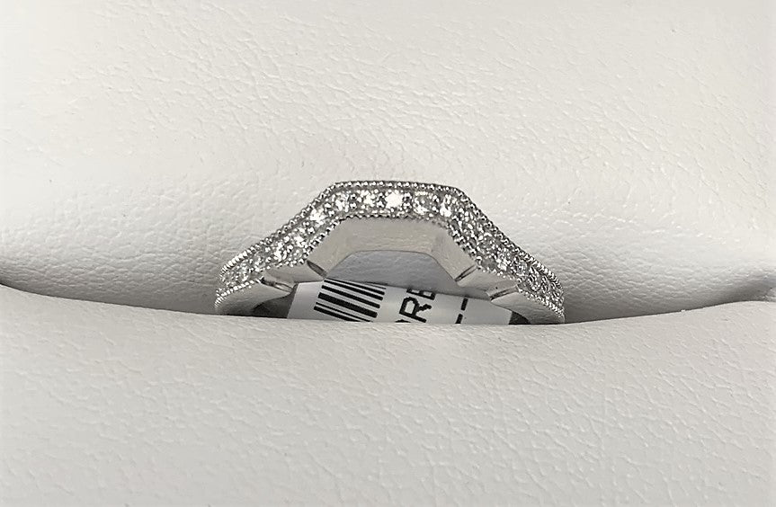 APB4657 - 18 Karat White Gold Fitted Band