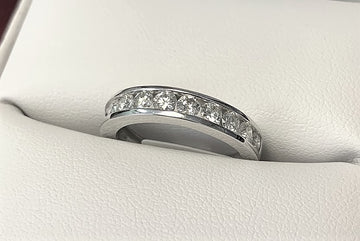 APB4652 - 14 Karat White Gold Band