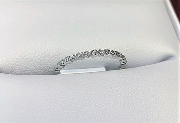 B1716 - 14 Karat White Gold Band