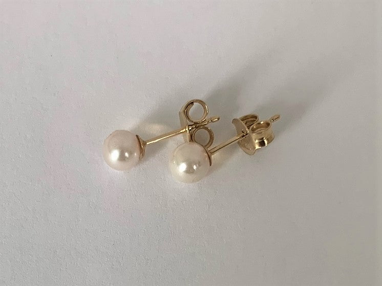 J9194 - Pearl Earrings