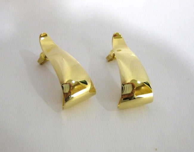 J7021 - 14 Karat Yellow Gold Ross Haynes Earrings