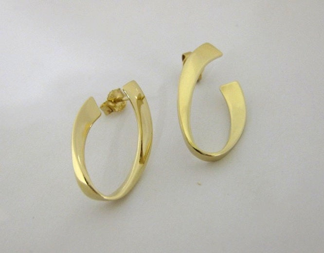 J7987 - 14 Karat Yellow Gold Ross Haynes Earrings